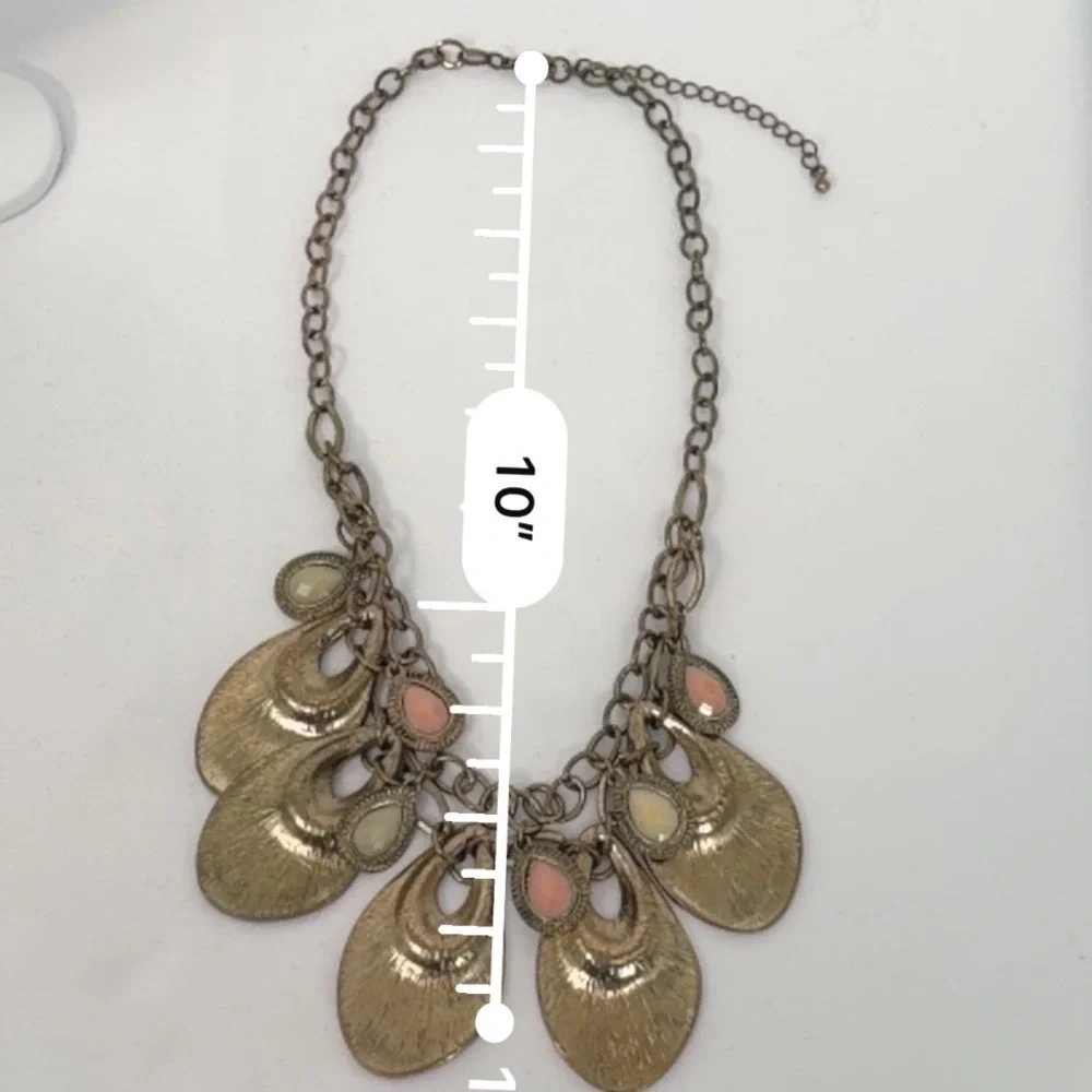 Eva Mendes by NY & Co Antique Gold Tone Bib Necklace Peach Cream Teardrop 103-09